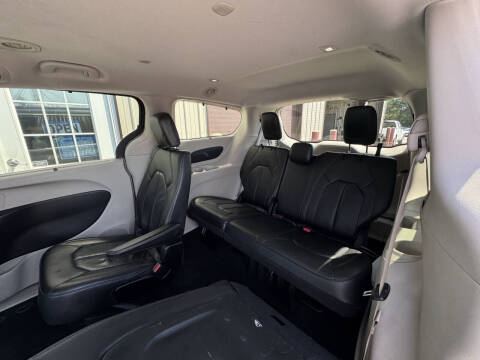 2017 Chrysler Pacifica Touring-L