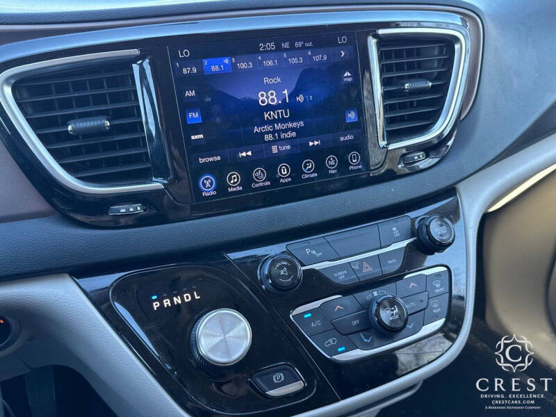 2017 Chrysler Pacifica Touring-L Plus