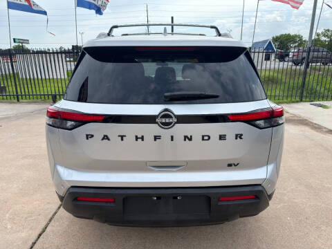2022 Nissan Pathfinder SV