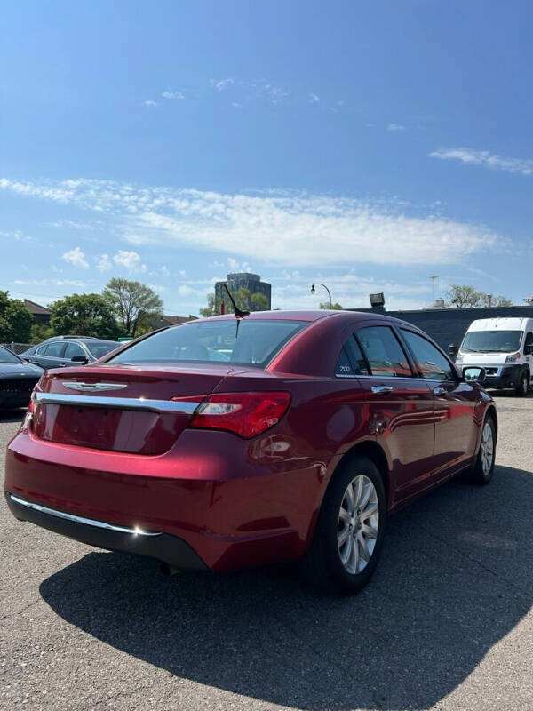 2012 Chrysler 200 Limited photo 8