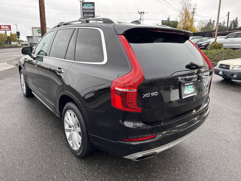 2016 Volvo XC90 T6 Momentum