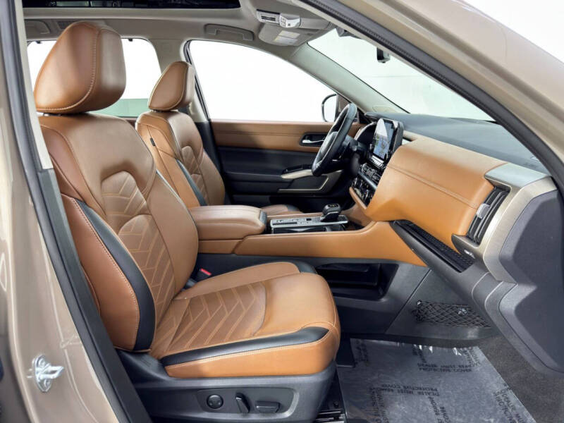 2024 Nissan Pathfinder Platinum