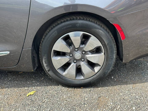 2017 Chrysler Pacifica Hybrid Platinum