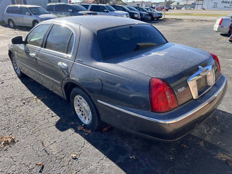 1999 Lincoln Town Car Signature