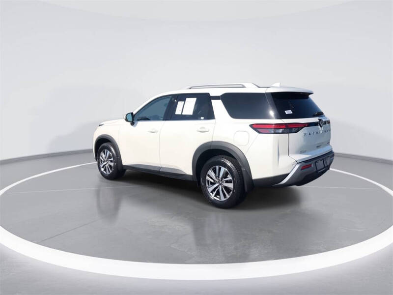 2022 Nissan Pathfinder SL