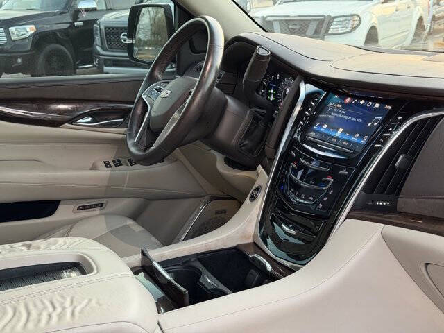 2017 Cadillac Escalade Luxury