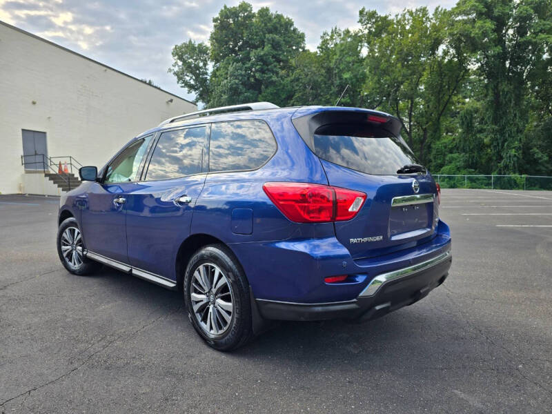 2017 Nissan Pathfinder SL