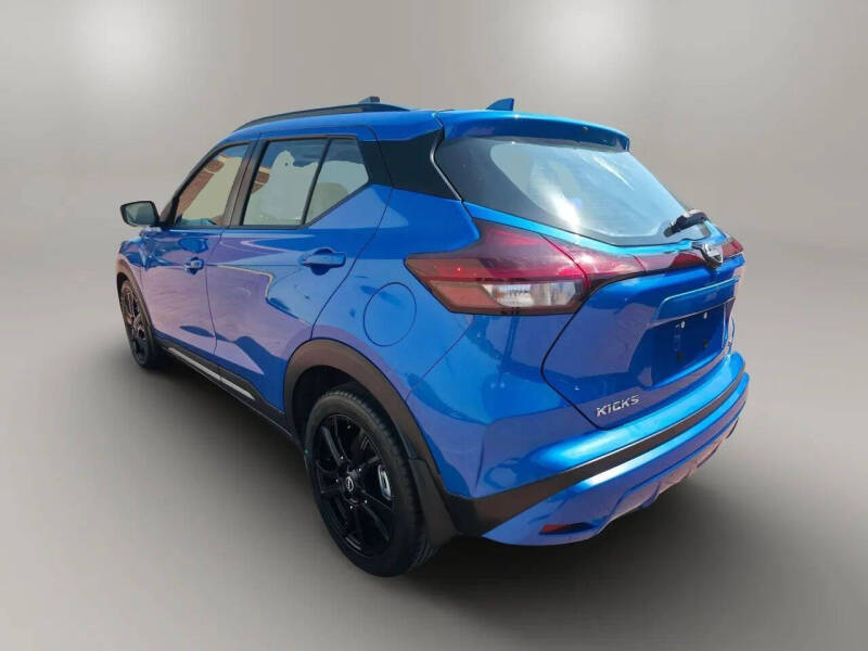 2023 Nissan Kicks SR
