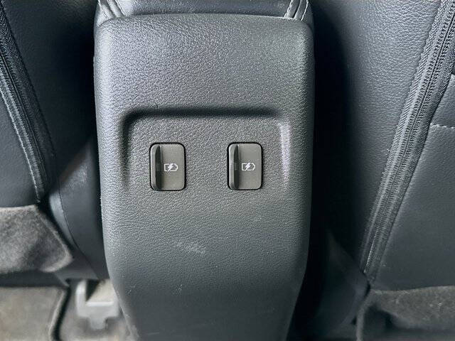 2022 Nissan Kicks SR