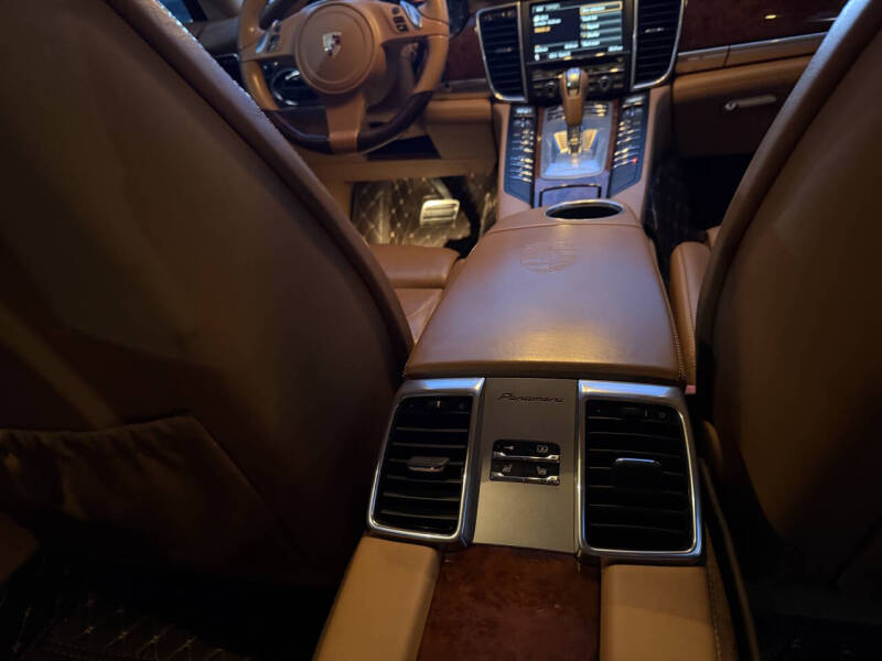 2012 Porsche Panamera 4