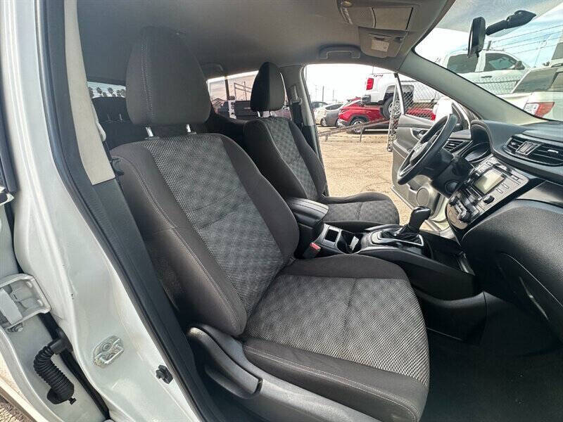 2017 Nissan Rogue Sport SV