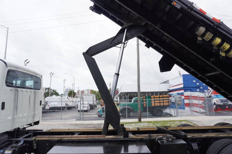 2015 Freightliner M2 106