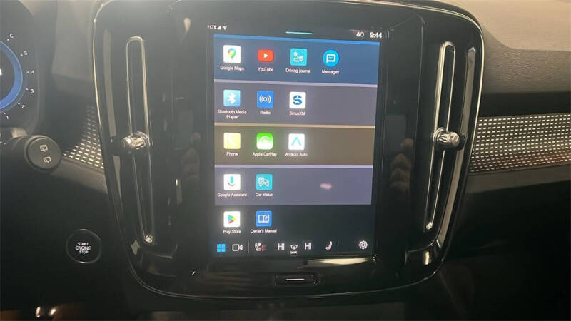 2023 Volvo XC40 B5 Plus Dark Theme