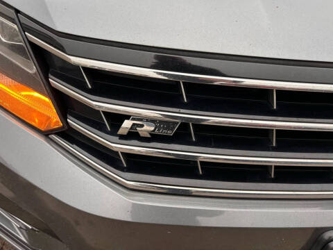 2017 Volkswagen Passat 1.8T R-Line