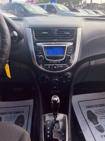 2012 Hyundai Accent SE