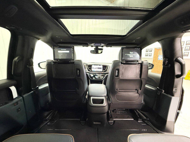 2027 Chrysler Pacifica Pinnacle
