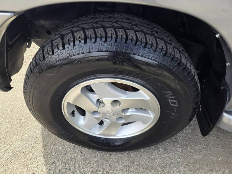 2003 Toyota Sequoia SR5
