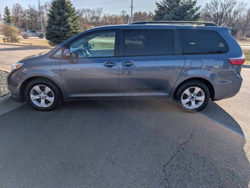 2017 Toyota Sienna LE 8-Passenger