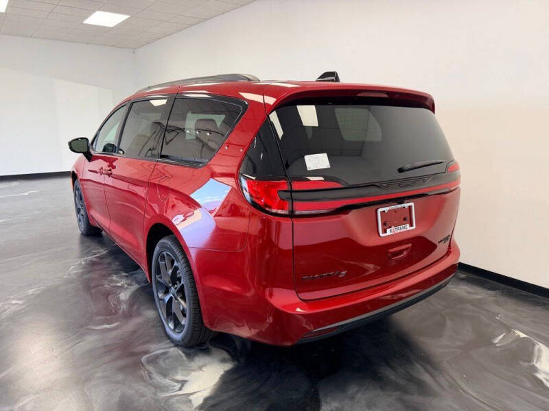 2027 Chrysler Pacifica Limited