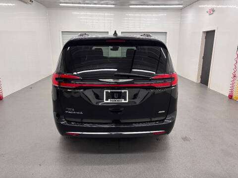 2022 Chrysler Pacifica Touring