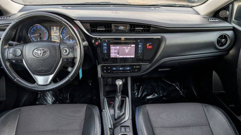 2018 Toyota Corolla SE photo 14