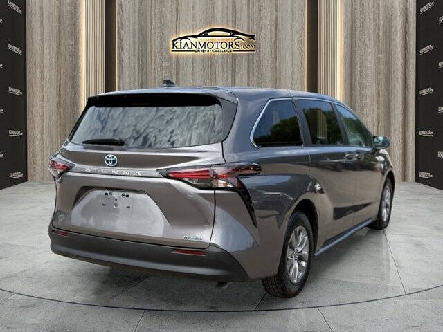 2024 Toyota Sienna LE 8-Passenger