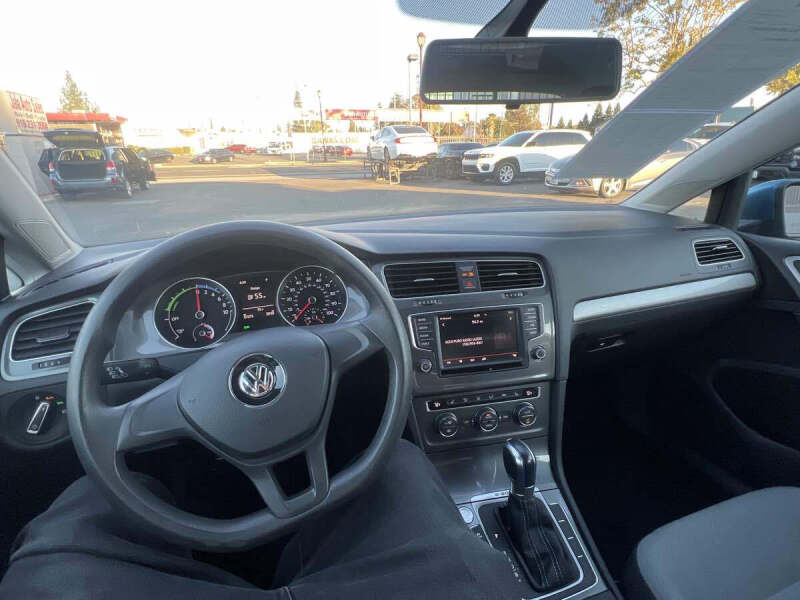 2016 Volkswagen e-Golf SE
