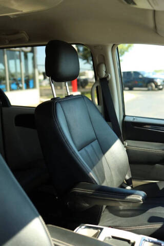 2015 Chrysler Town and Country Touring