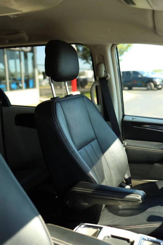 2015 Chrysler Town and Country Touring