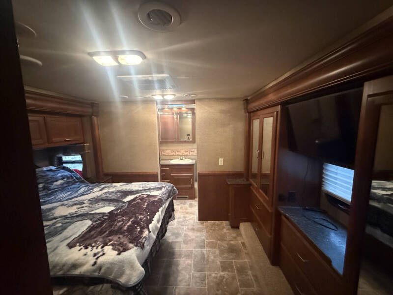 2014 Thor Motor Coach challanger