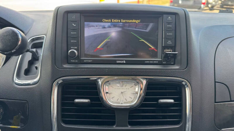 2013 Chrysler Town and Country Touring-L