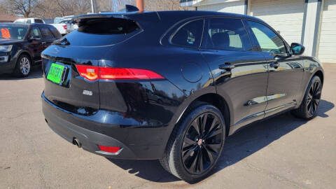 2017 Jaguar F-PACE 35t R-Sport