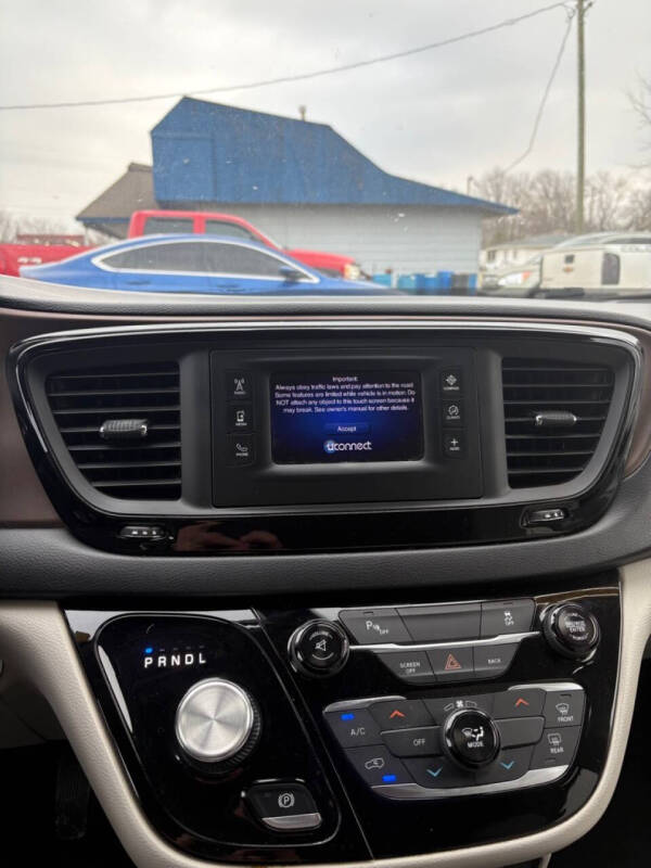 2017 Chrysler Pacifica LX