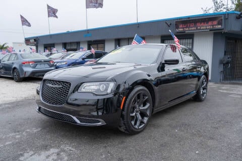 2022 Chrysler 300 for sale at CABRERA AUTO SALES in Hialeah Gardens FL