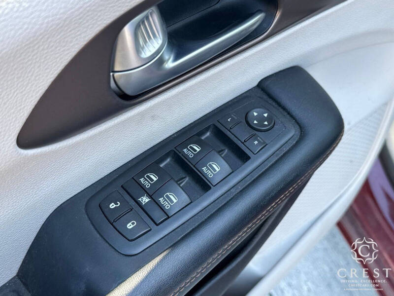 2017 Chrysler Pacifica Touring-L Plus