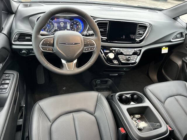 2026 Chrysler Voyager LX