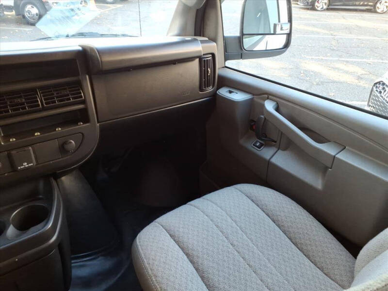 2023 Chevrolet Express 2500