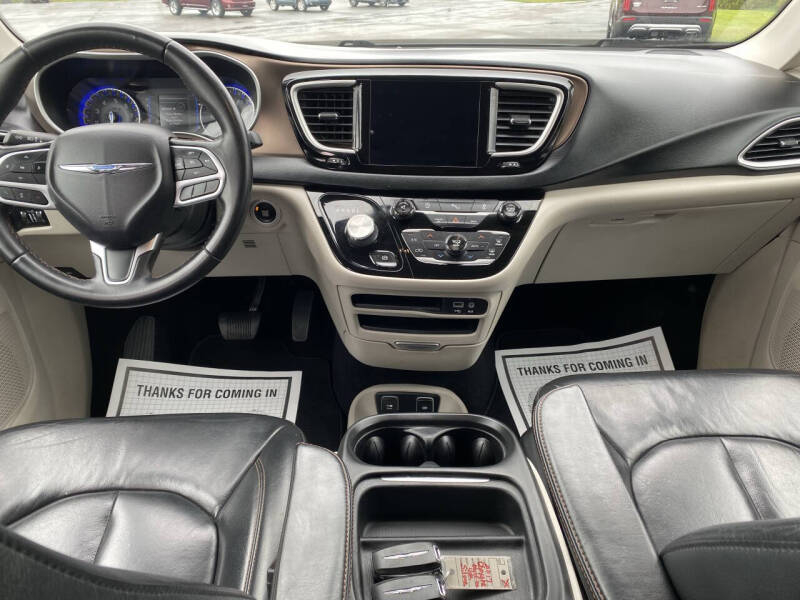 2017 Chrysler Pacifica Touring-L