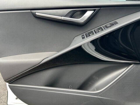 2023 Kia Niro Plug-In Hybrid EX
