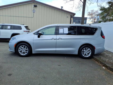 2024 Chrysler Pacifica Touring L