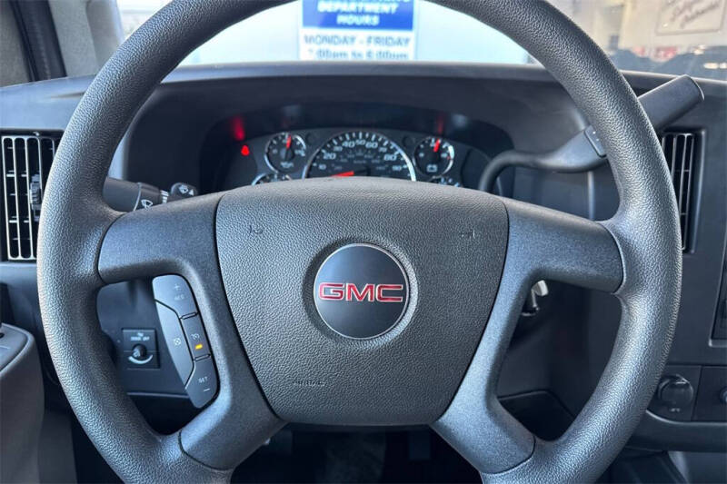 2025 GMC Savana 2500