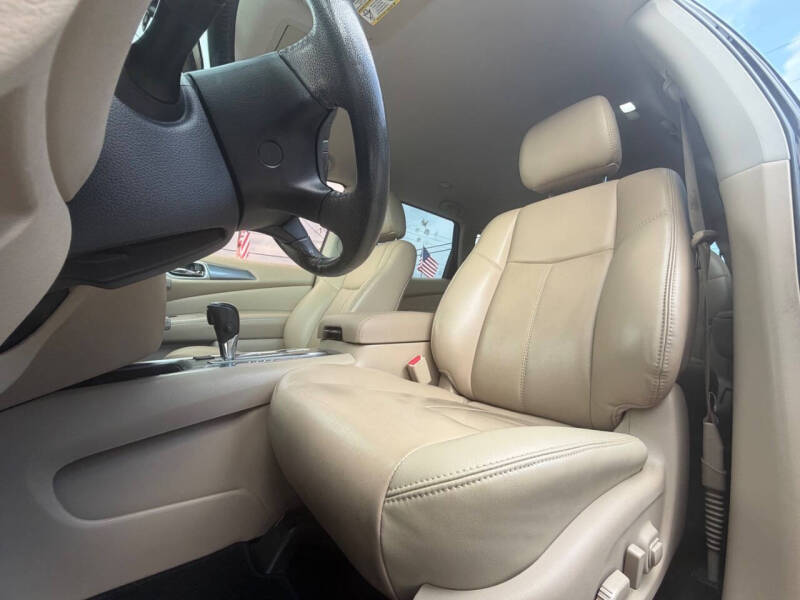 2017 Nissan Pathfinder SL