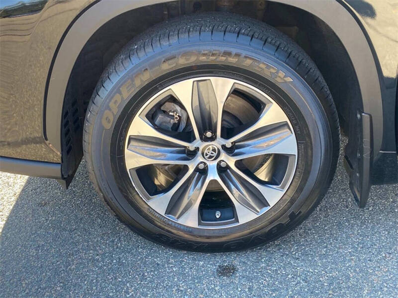 2022 Toyota Highlander Hybrid XLE