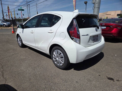 2016 Toyota Prius c Two