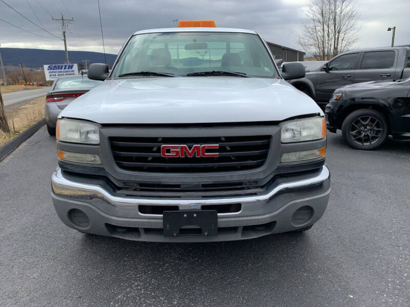 2005 GMC Sierra 2500HD for sale at SMITH FAMILY CAR STORE INC in Roaring Spring PA