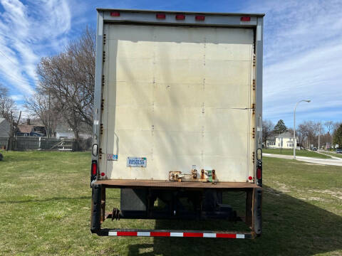 2005 Freightliner M2 106