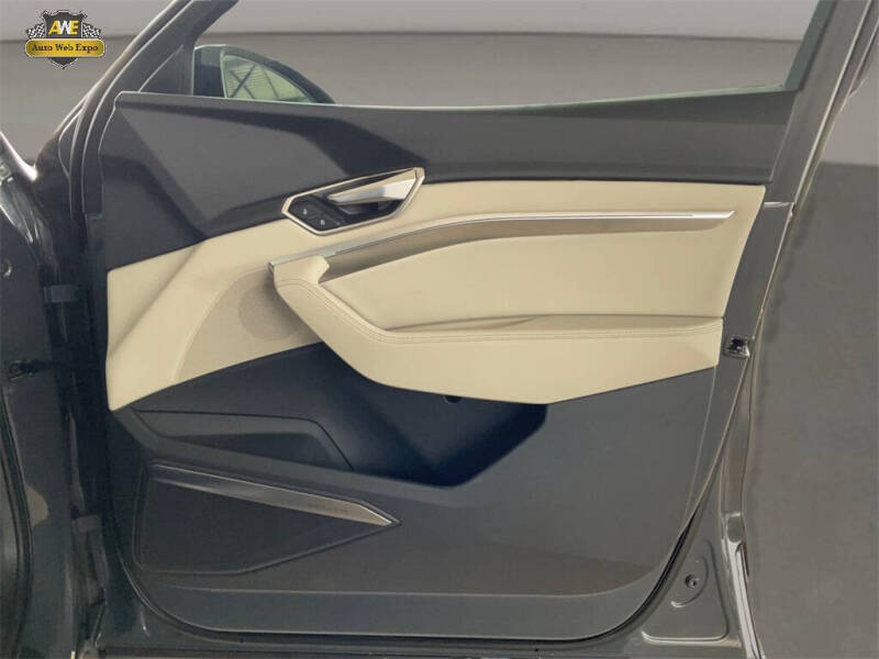 2024 Audi Q8 Sportback e-tron quattro Premium Plus S line