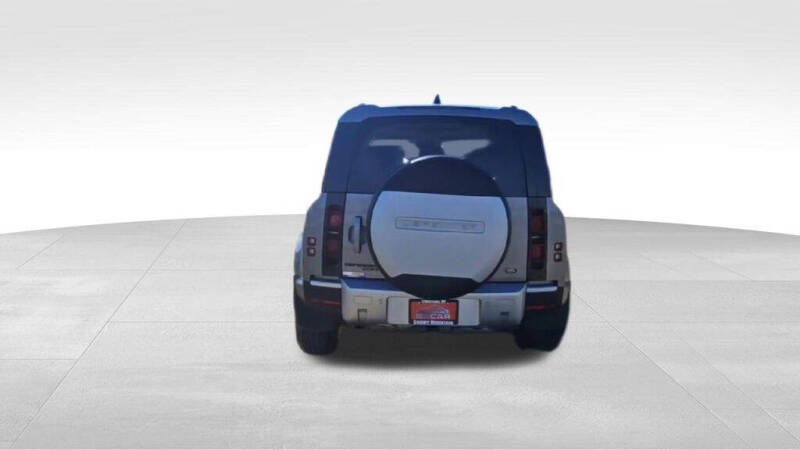 2020 Land Rover Defender 110 SE