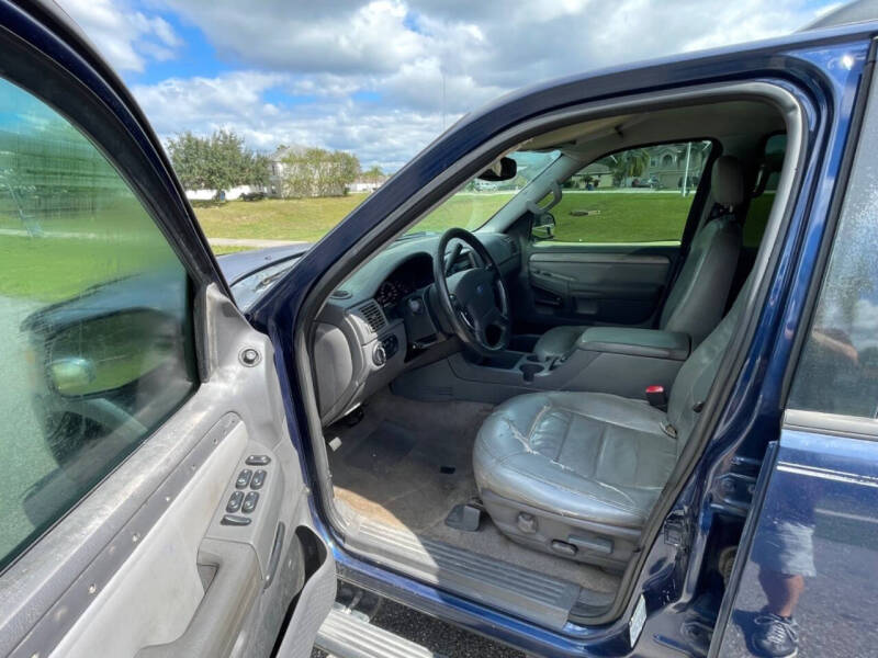 2004 Ford Explorer XLT