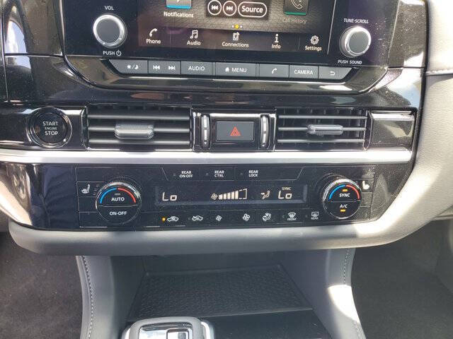 2025 Nissan Pathfinder SV